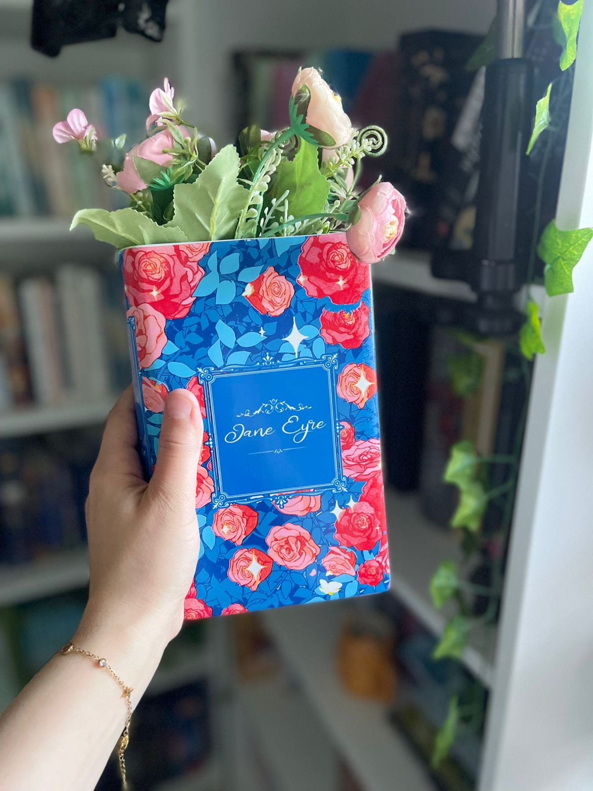 Jane Eyre Book Vase, Ceramic Book vase for Flowers, Bookend
