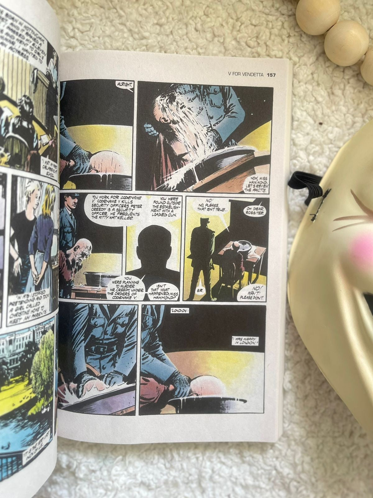 V for Vendetta Book comic & Mask Set