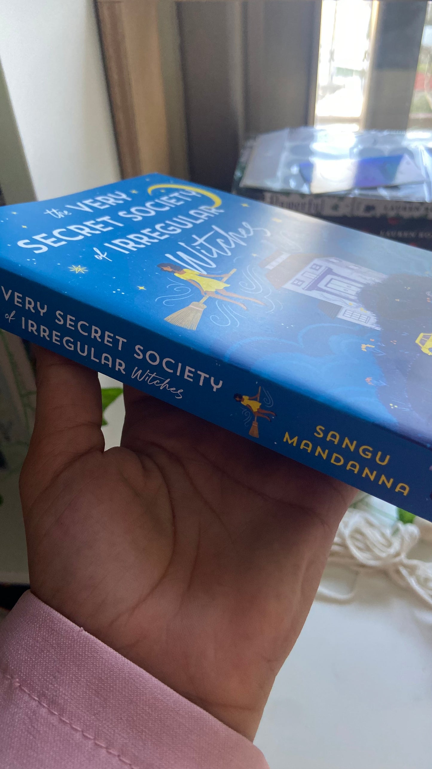 The Very Secret Society of Irregular Witches: A Cozy Romance