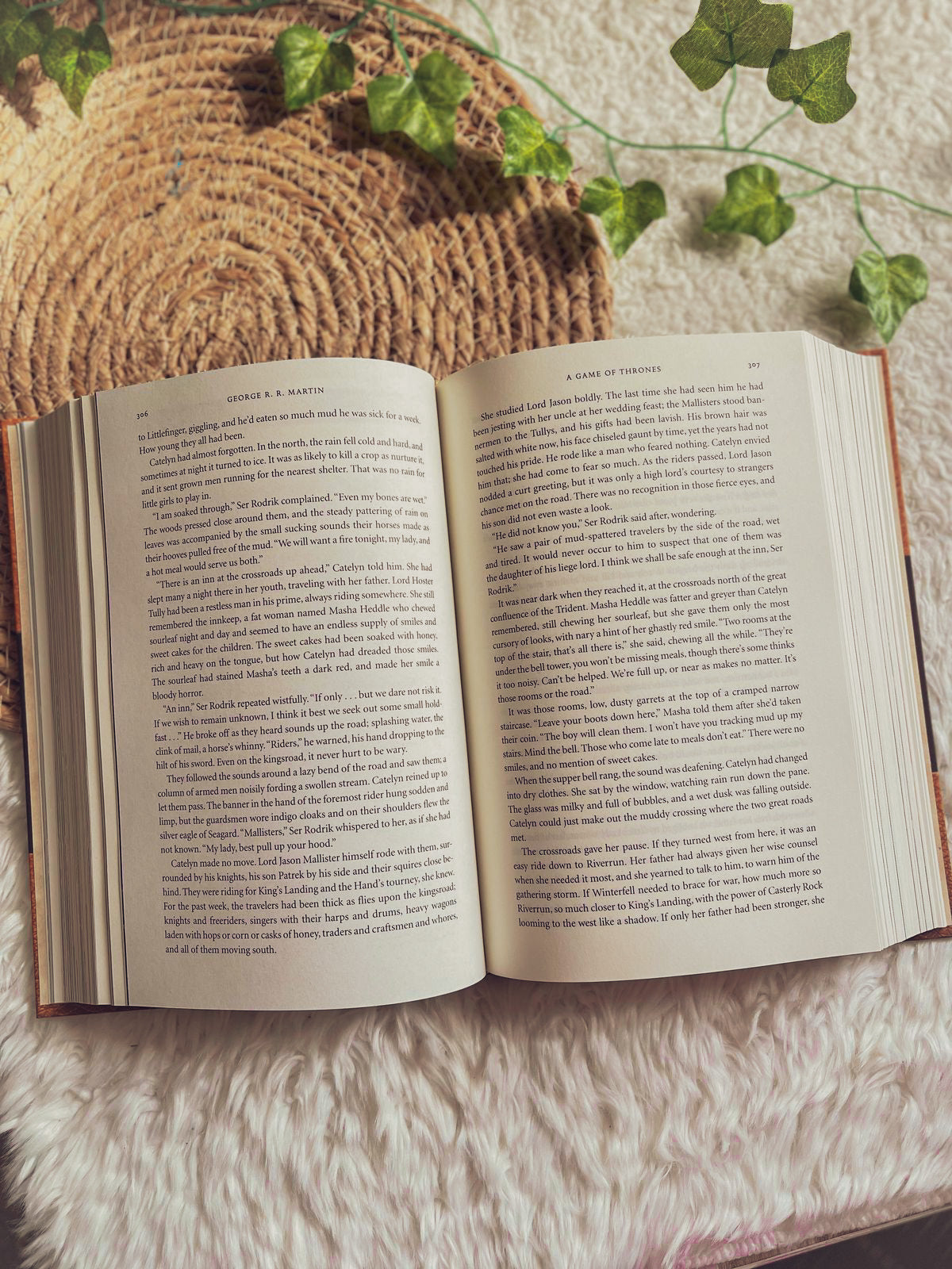 Game of Thrones: The Illustrated Edition (A Song of Ice and Fire Illustrated Edition)