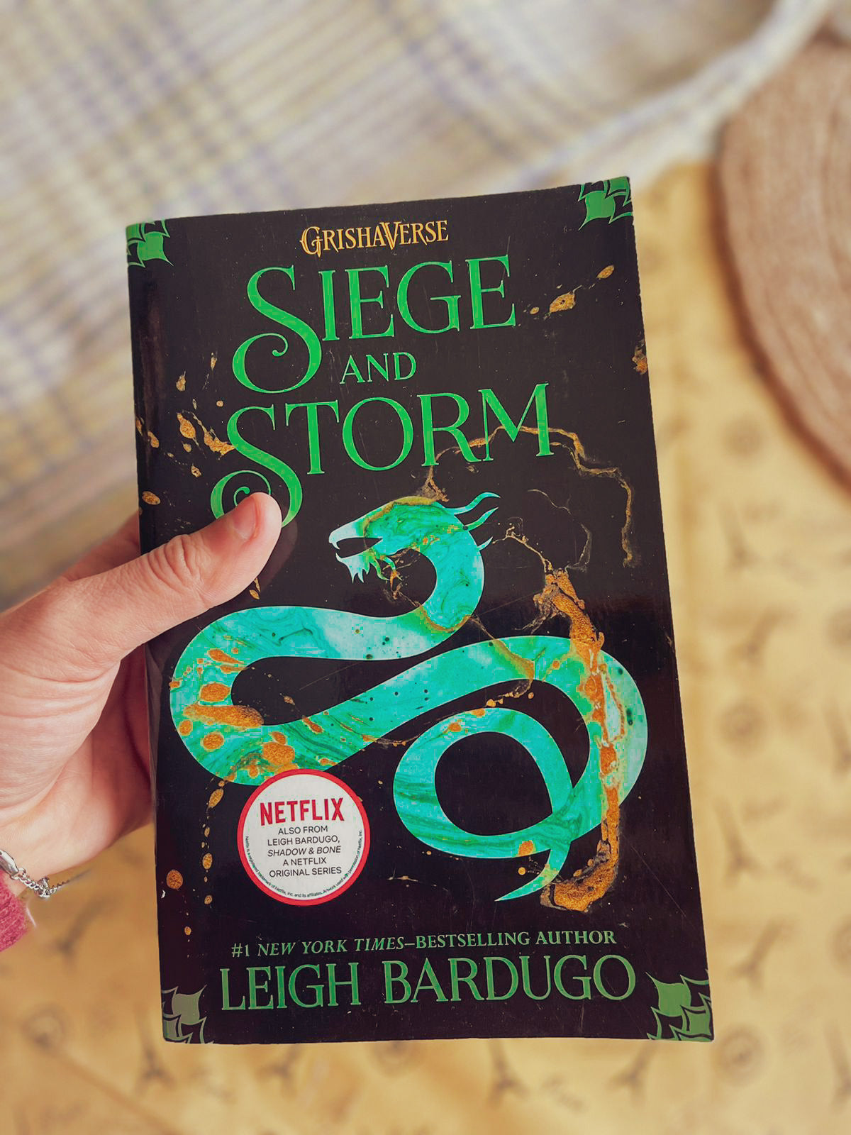 Siege and Storm (The Shadow and Bone Trilogy, 2)