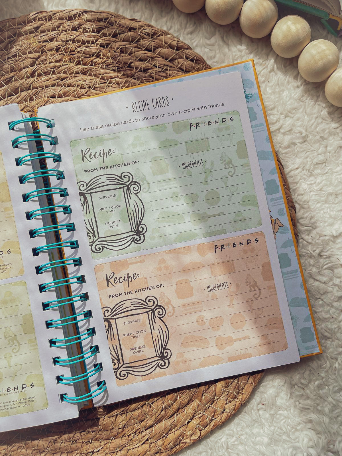 Friends: The Official Recipe Journal: The One With All Your Friends' Recipes