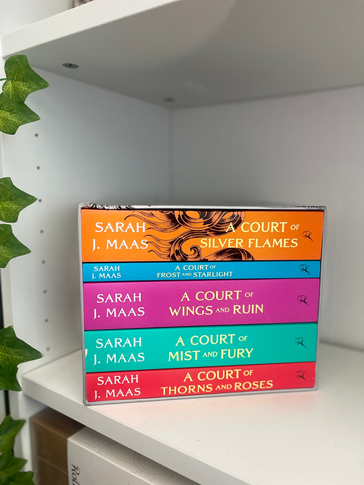 A Court of Thorns and Roses bookset