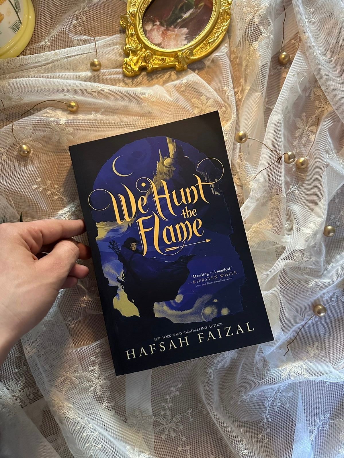 We Hunt the Flame
 (Sands of Arawiya, 1) | Hafsah Faizal
