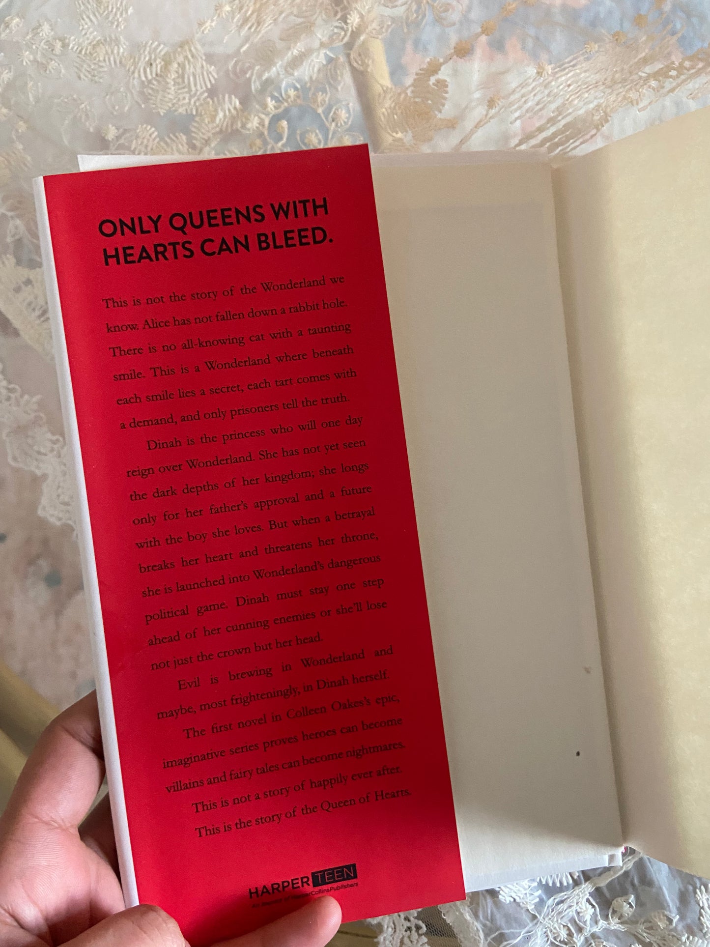 Queen of Hearts: A Dark YA Political Thriller – The Origin Story of Wonderland's Infamous Villain