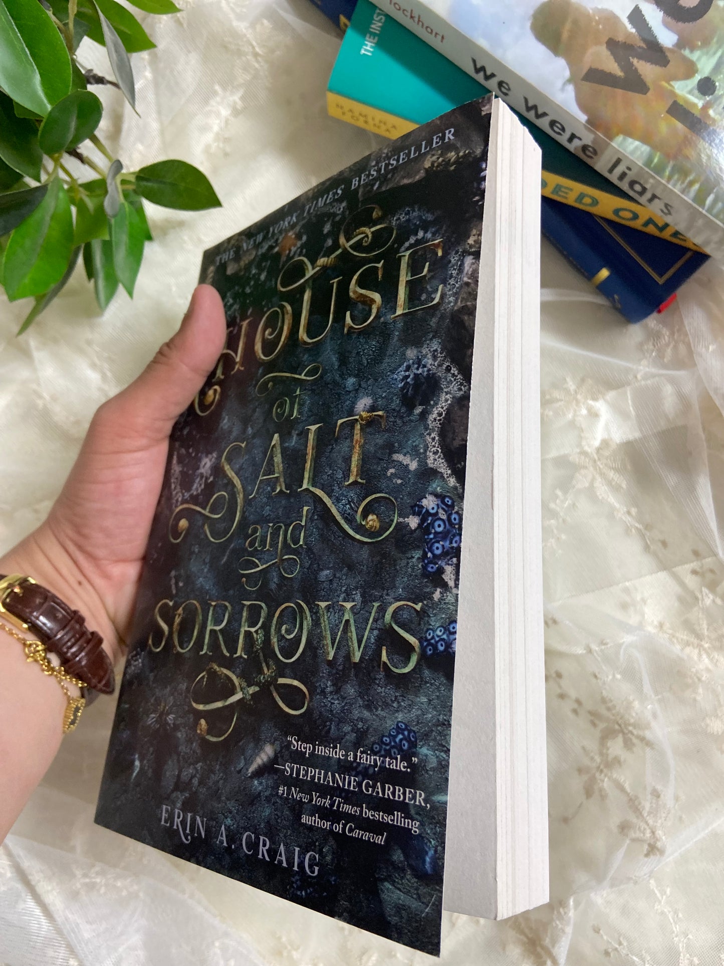 House of Salt and Sorrows (Sisters of the Salt)