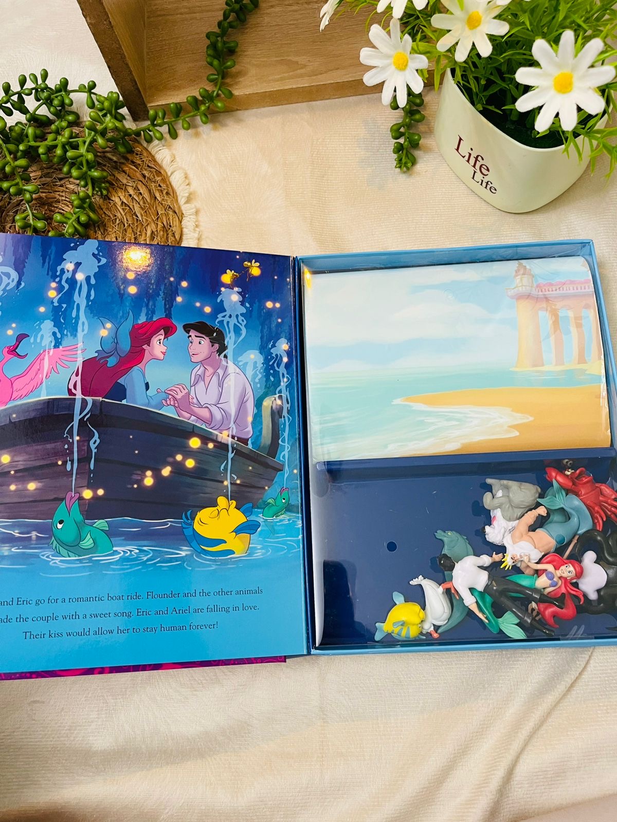 The Little Mermaid My Busy Books - Storybook, 10 figurines, playmat