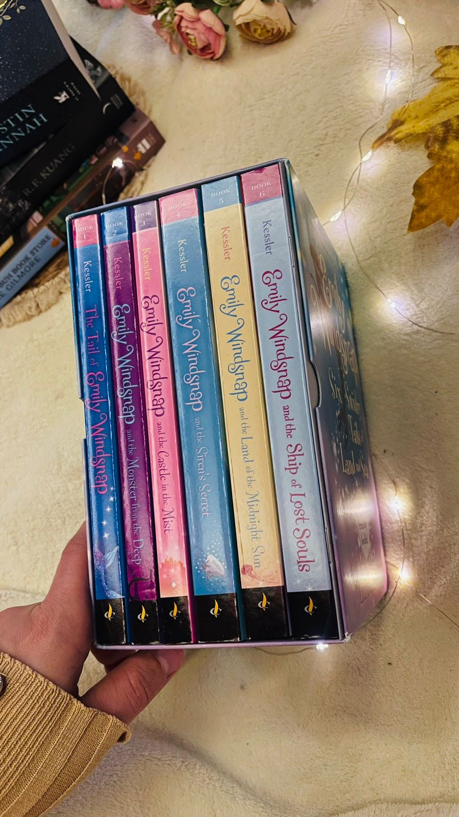 Emily Windsnap: Six Swishy Tails of Land and Sea: Books 1-6