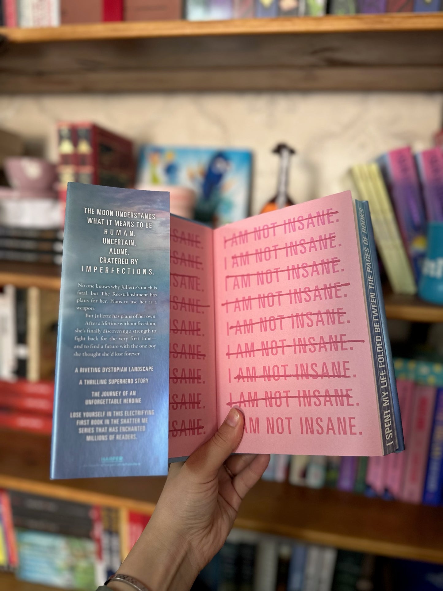 Shatter Me Collector’s Deluxe Limited Edition: A Stunning Limited Edition of the Groundbreaking Series