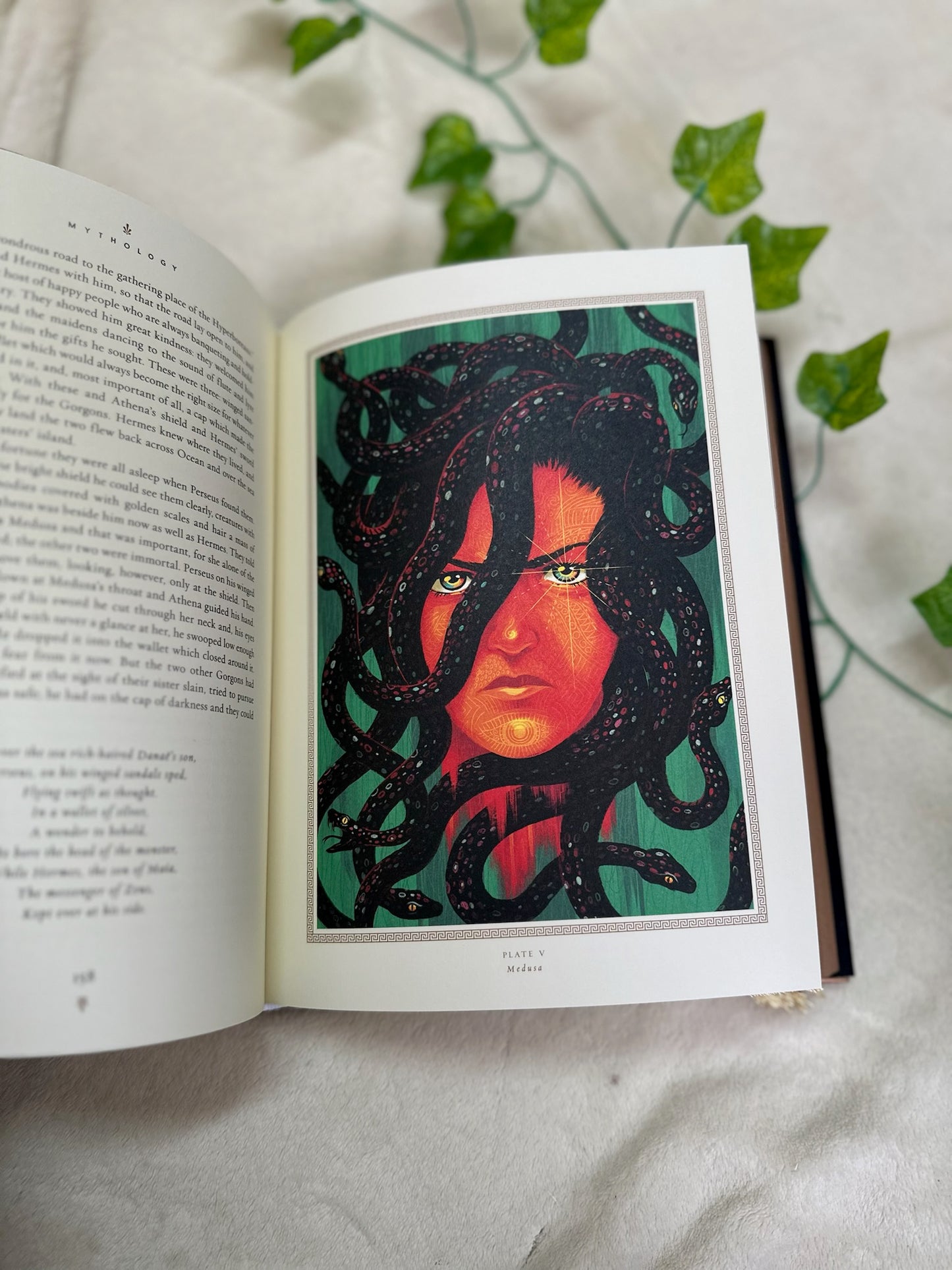 Mythology (Illustrated Edition): Timeless Tales of Gods and Heroes