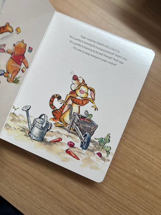 Disney Winnie the Pooh Classic My Busy Books - Storybook, 10 figurines, playmat