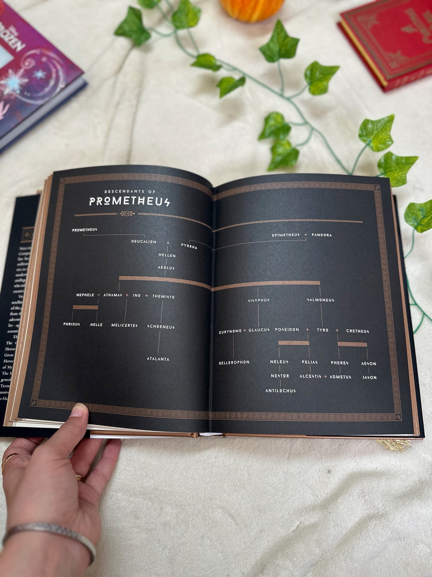 Mythology (Illustrated Edition): Timeless Tales of Gods and Heroes