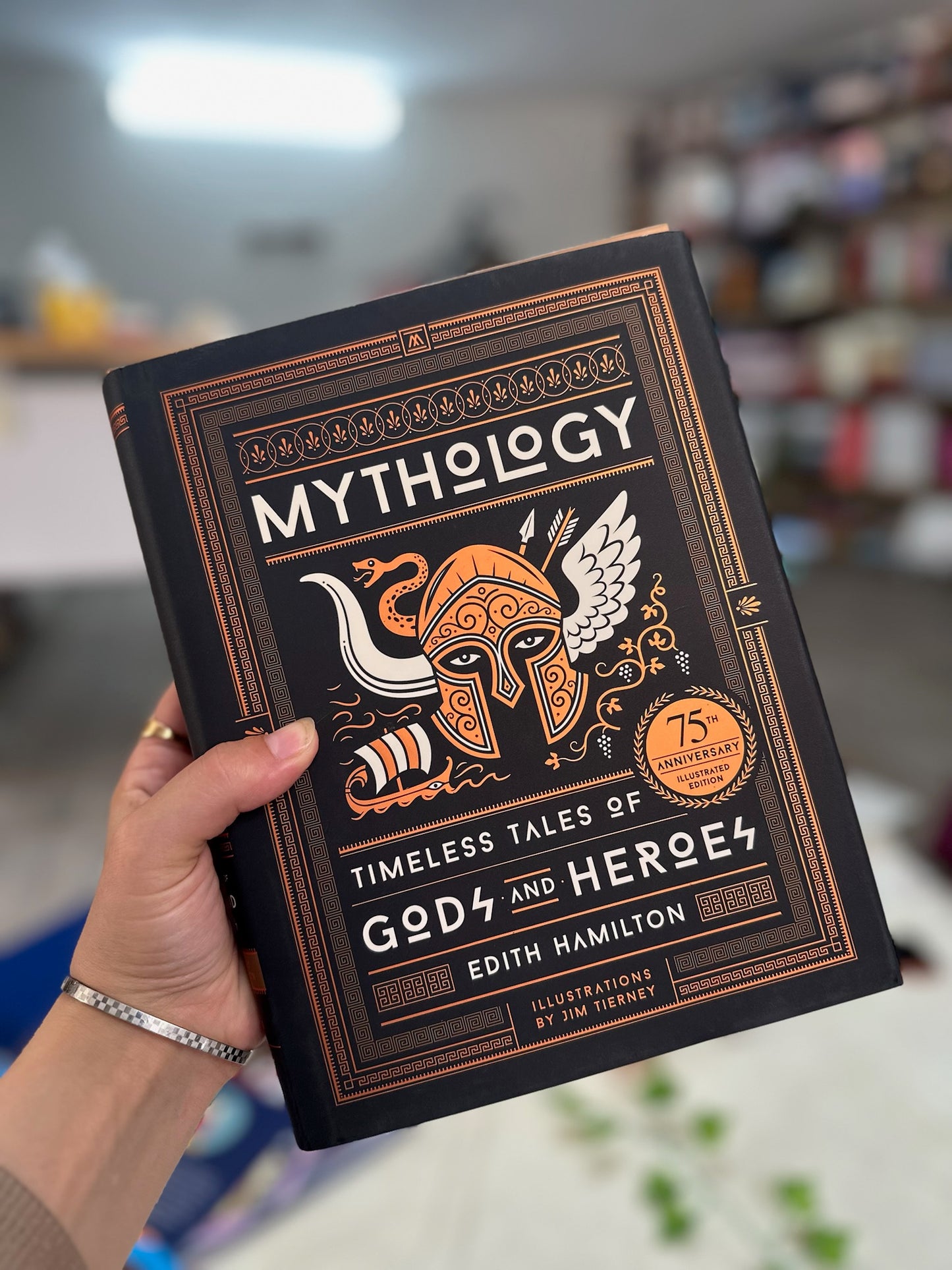 Mythology (Illustrated Edition): Timeless Tales of Gods and Heroes