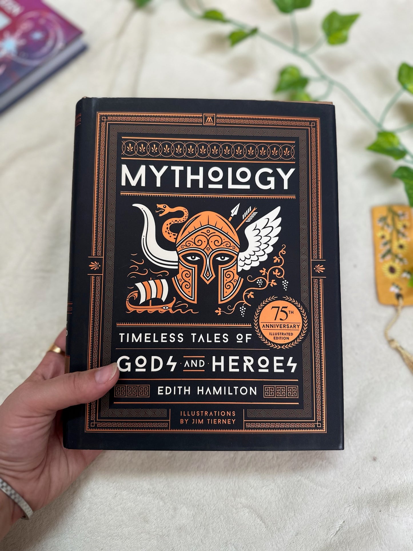 Mythology (Illustrated Edition): Timeless Tales of Gods and Heroes