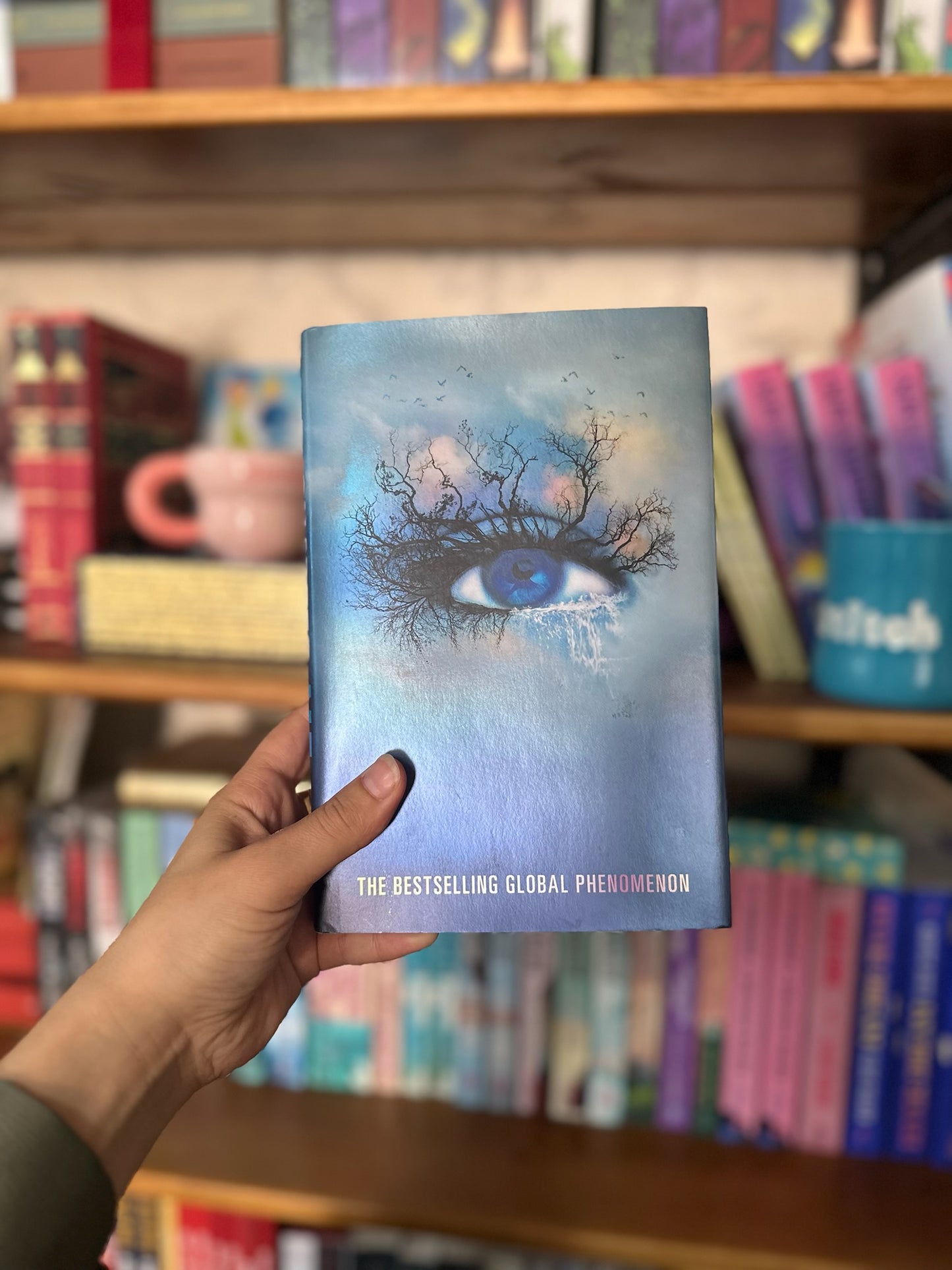 Shatter Me Collector’s Deluxe Limited Edition: A Stunning Limited Edition of the Groundbreaking Series