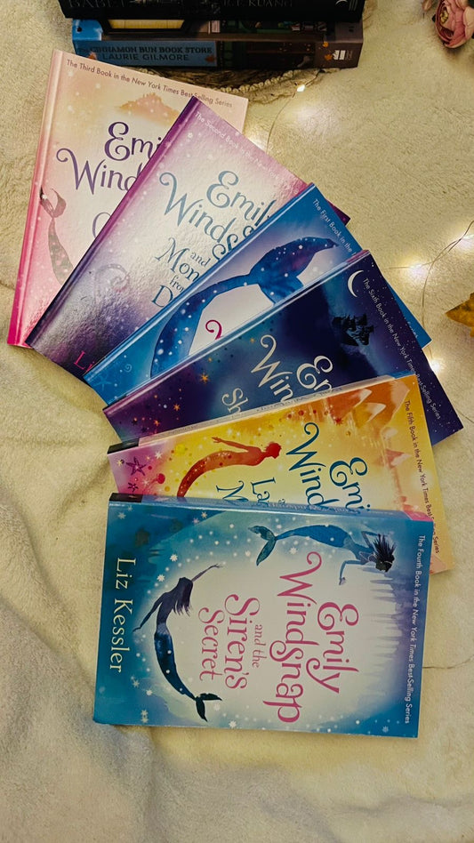 Emily Windsnap: Six Swishy Tails of Land and Sea: Books 1-6