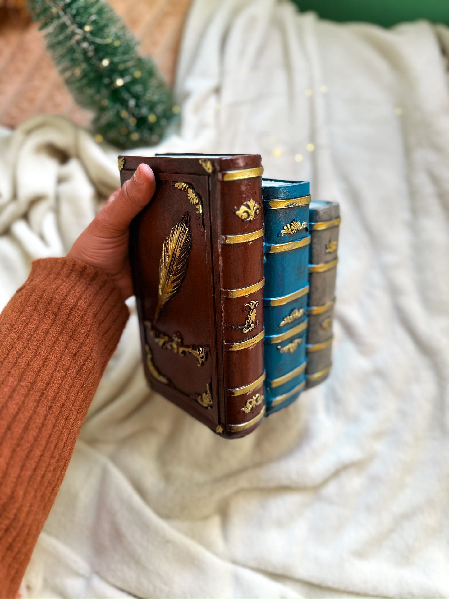 حصالة لتجميع الاموال على شكل كتاب
