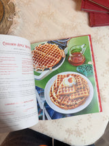 The Christmas Movie Cookbook: Recipes from Your Favorite Holiday Films