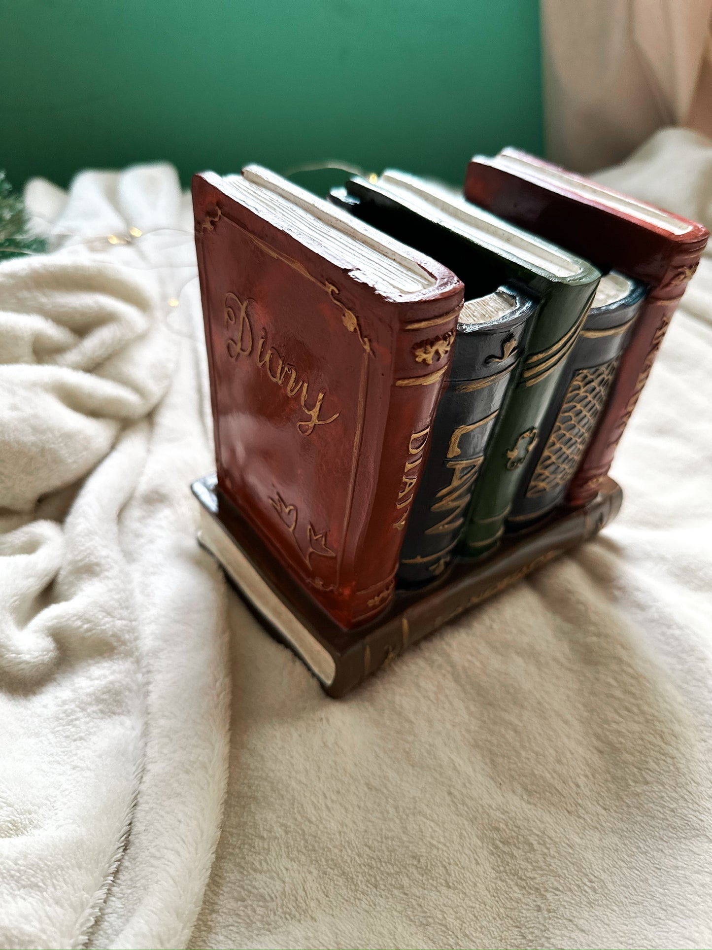 حامل اقلام، الوان للمكتب او منظّم على شكل كتب