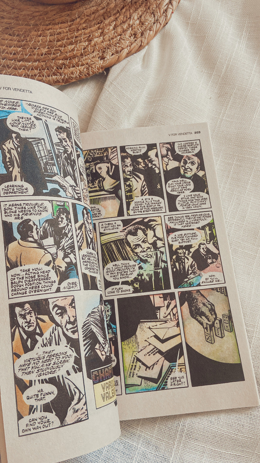 V for Vendetta Book & Mask Set