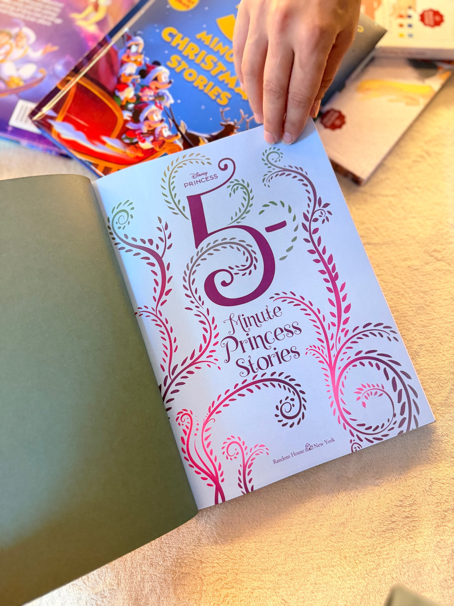 Disney Princess: 5-Minute Princess Stories (Padded Book)