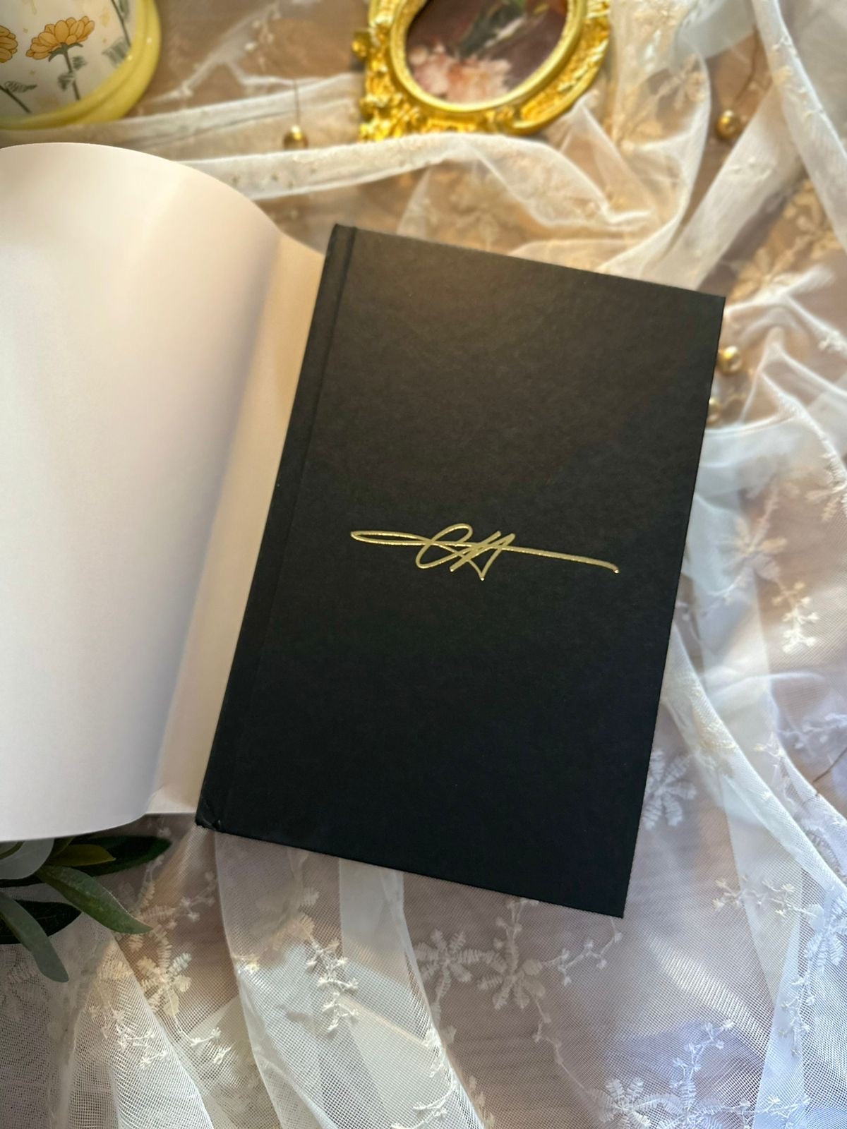 Verity | Colleen Hoover Special Edition ( Includes a letter from the auther and Exclusive New Chapter )