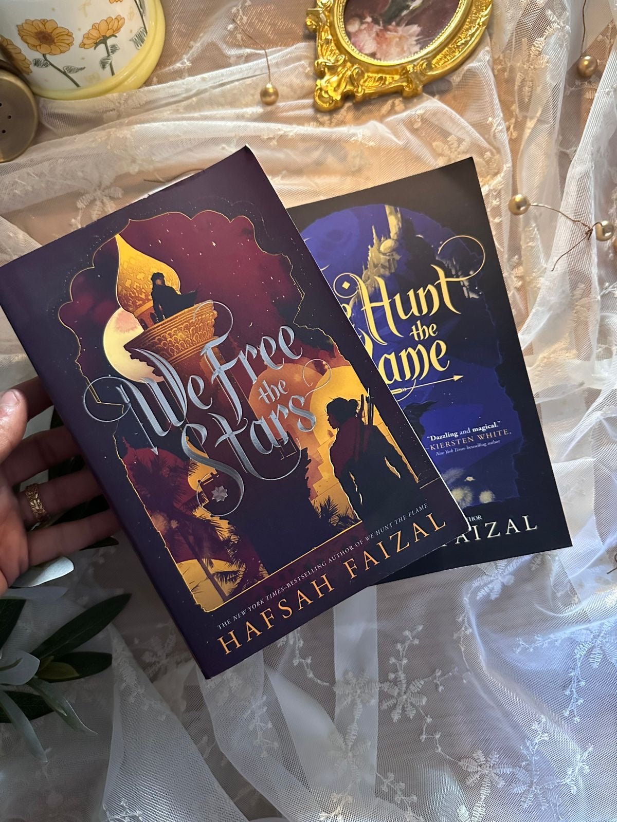 We Hunt the Flame
 (Sands of Arawiya, 1) | Hafsah Faizal