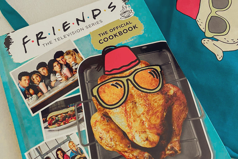 Friends: The Official Cooking Set (Book+ Apron), 100 recipes