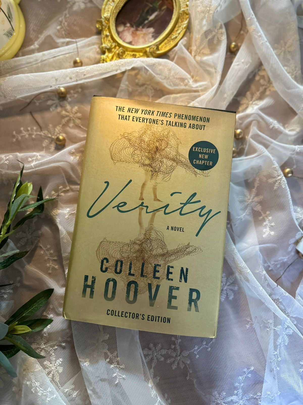 Verity | Colleen Hoover Special Edition ( Includes a letter from the auther and Exclusive New Chapter )