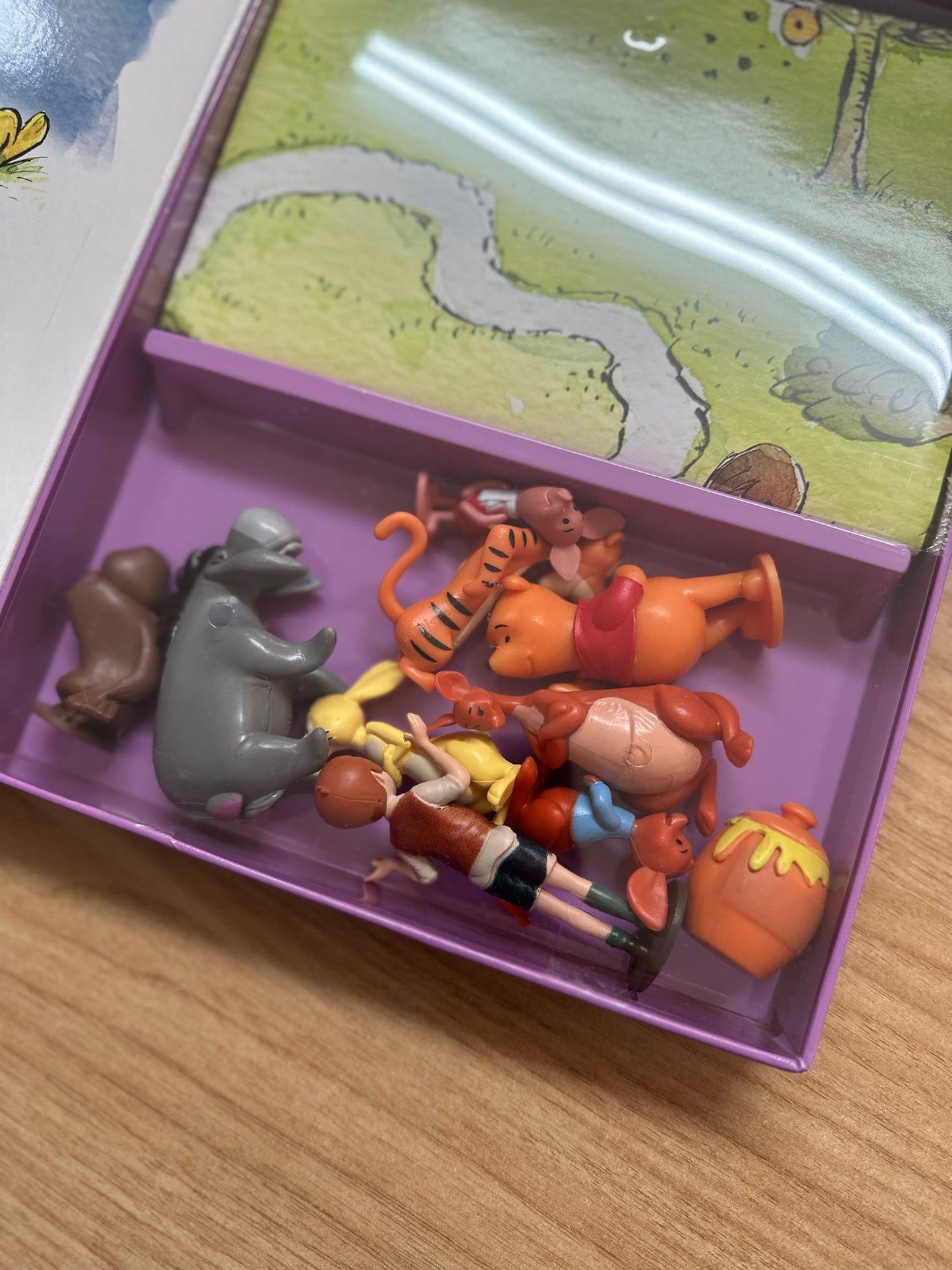 Disney Winnie the Pooh Classic My Busy Books - Storybook, 10 figurines, playmat