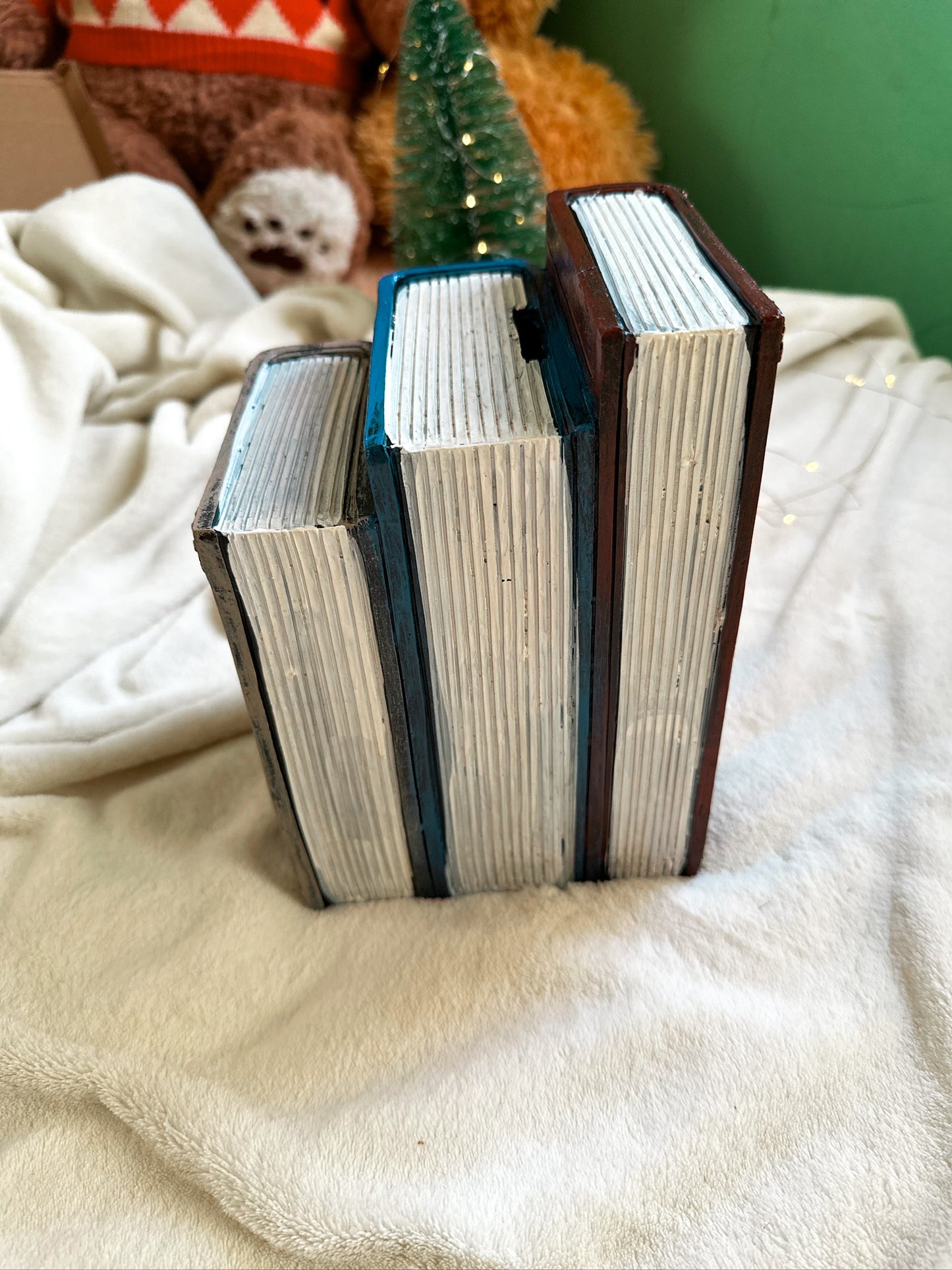 حصالة لتجميع الاموال على شكل كتاب