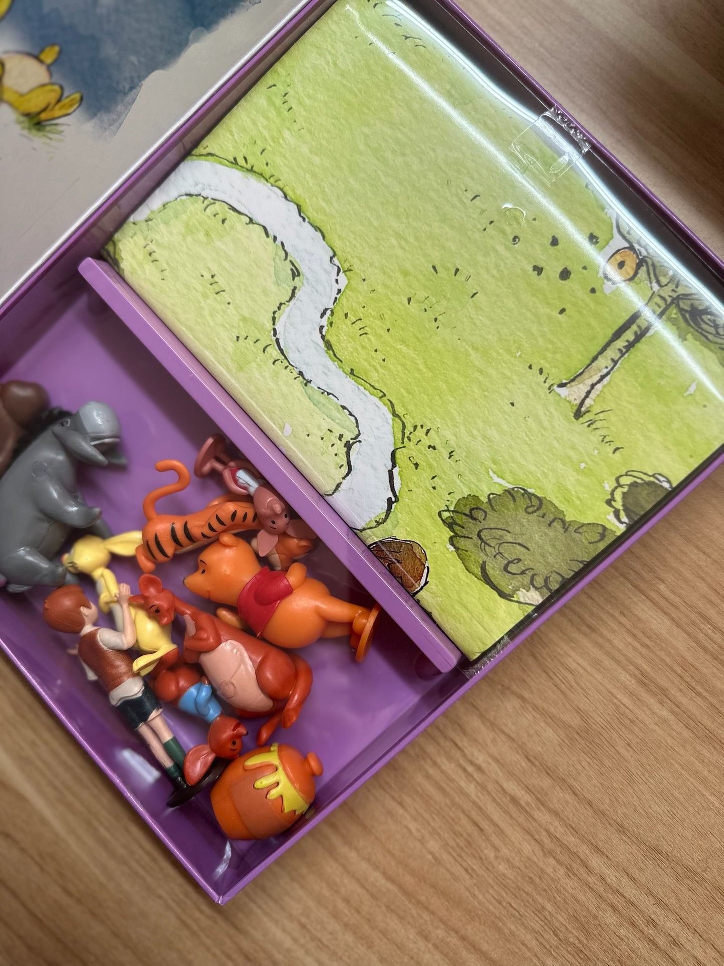 Disney Winnie the Pooh Classic My Busy Books - Storybook, 10 figurines, playmat
