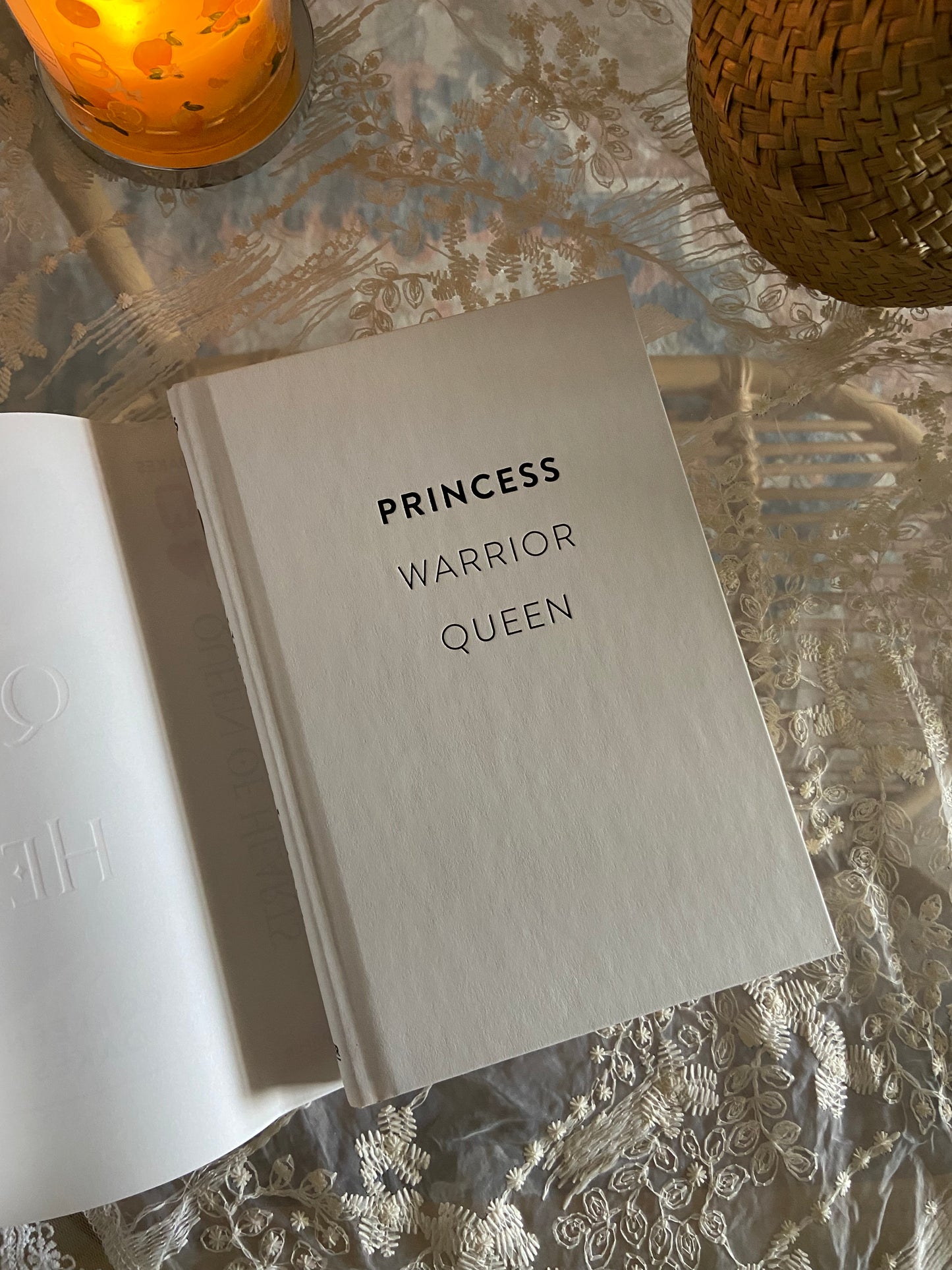 Queen of Hearts: A Dark YA Political Thriller – The Origin Story of Wonderland's Infamous Villain