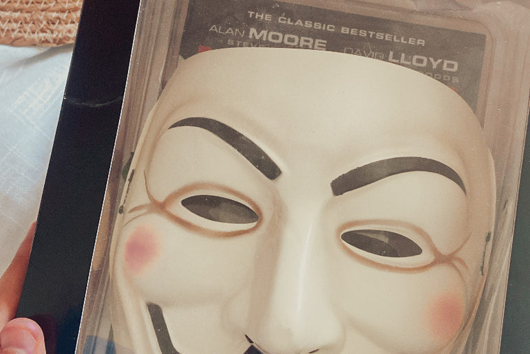 V for Vendetta Book & Mask Set