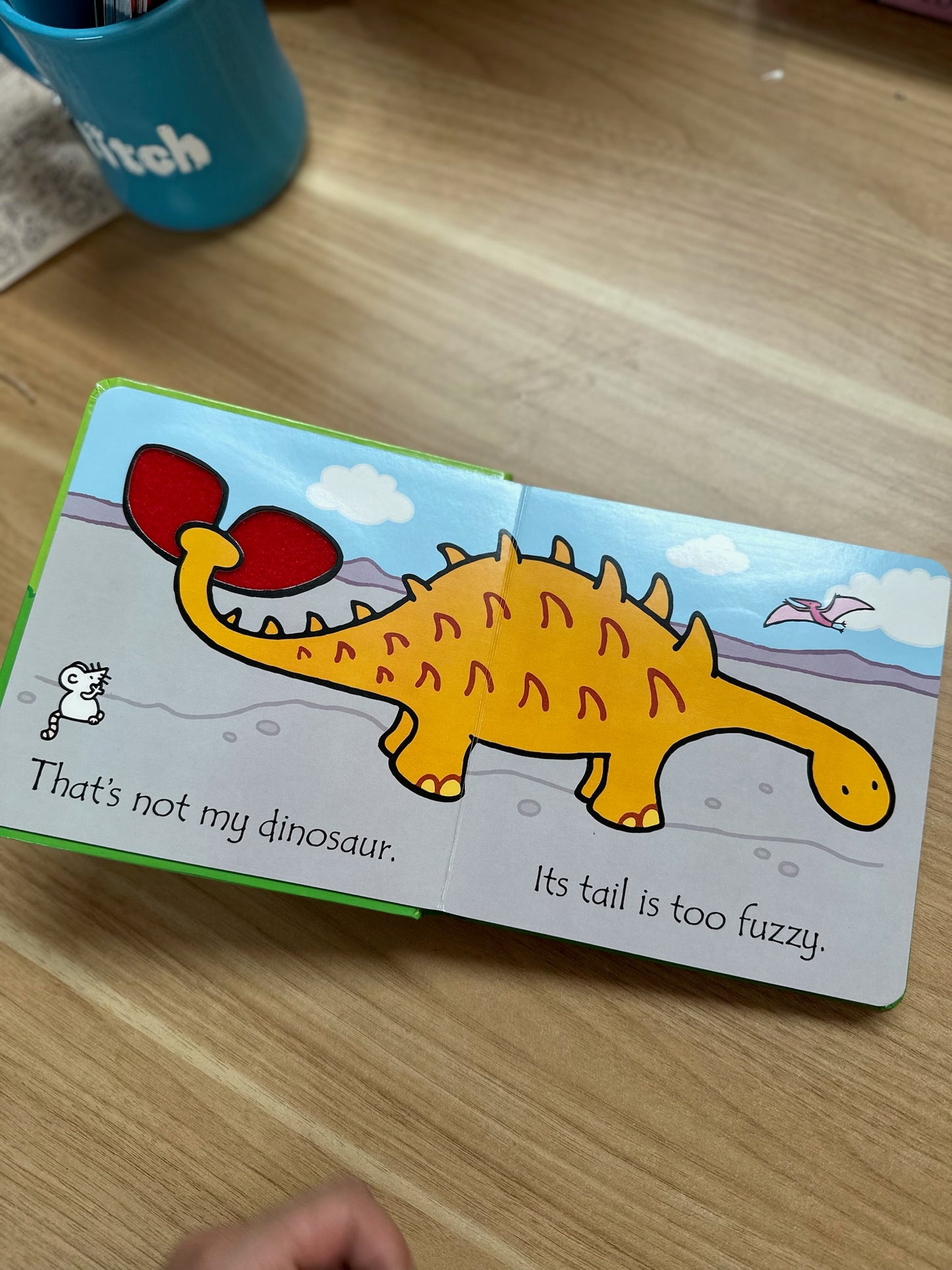 That's not my dinosaur...: An Interactive, Sensory Touchy-Feely Book Featuring Dinosaurs with Tactile Patches