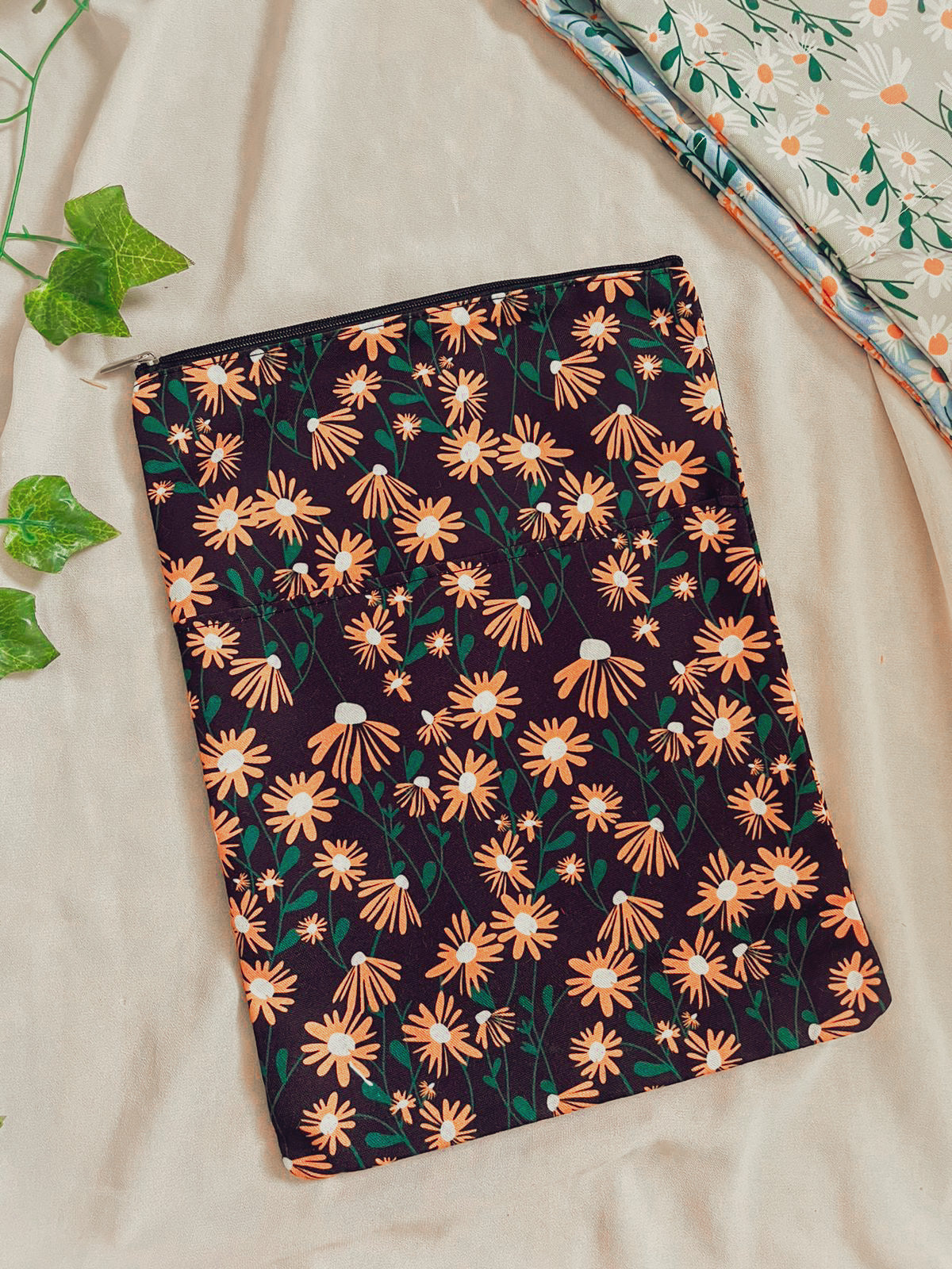 Book Sleeve Flowers (Balck)