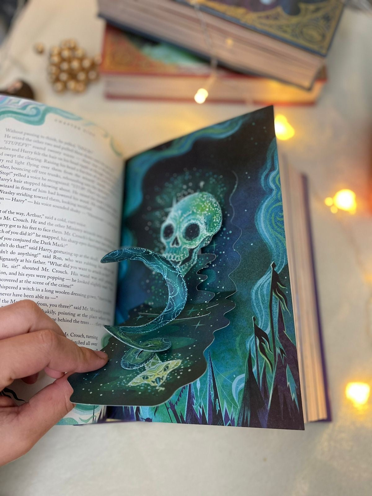 Harry Potter and the Goblet of Fire (Harry Potter, Book 4) (Pop up and Interactive Illustrated Edition)