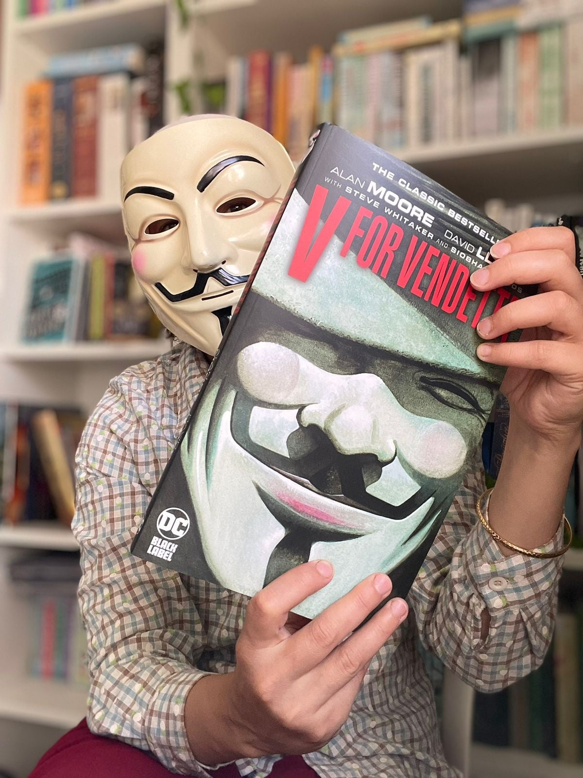 V for Vendetta Book comic & Mask Set