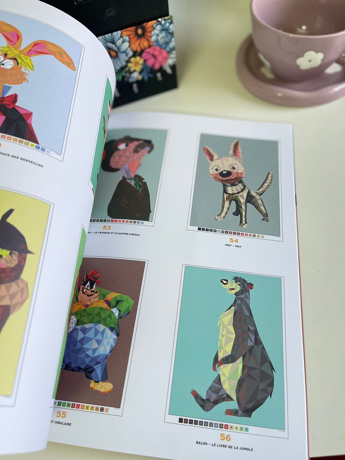 Disney | Triangles mystery coloring book